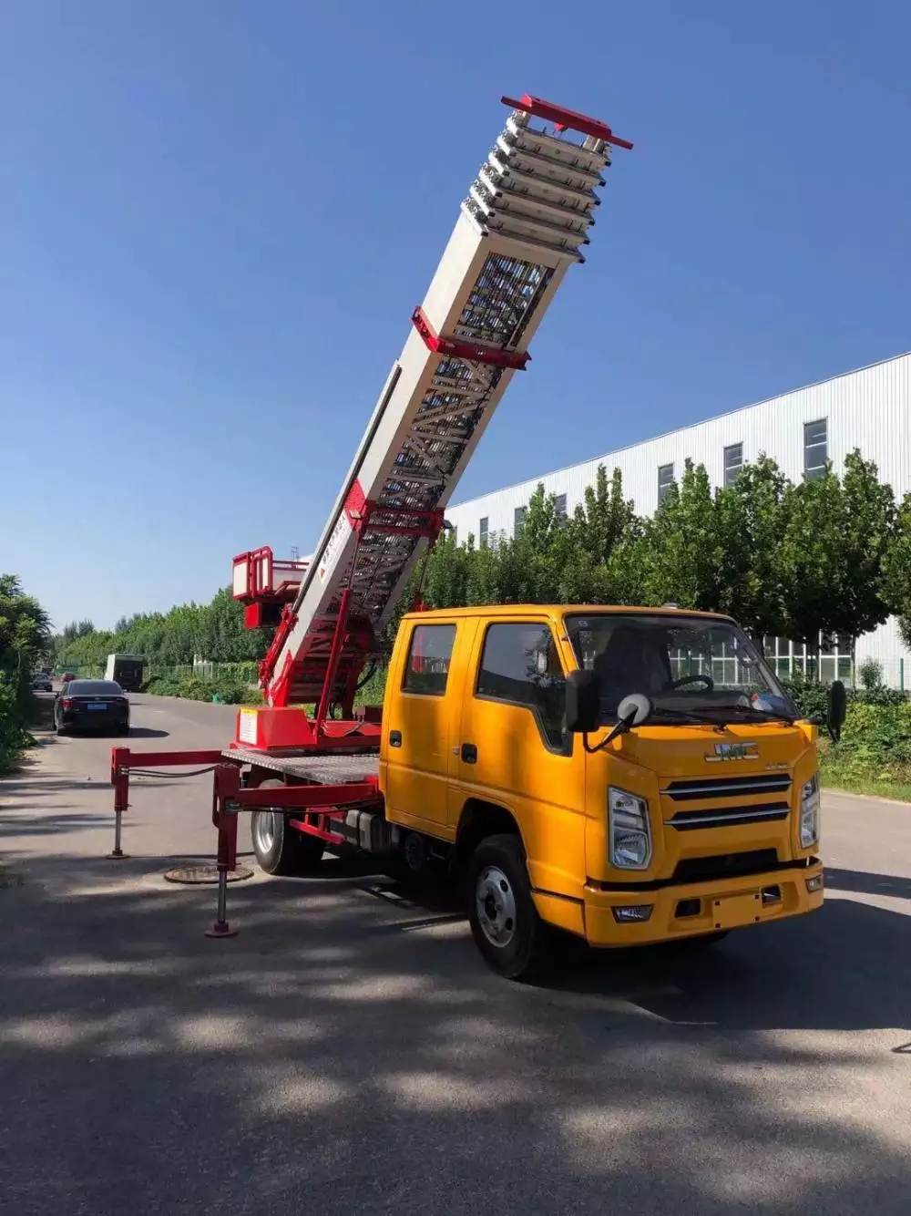 苏州吴江附近的云梯车出租服务：轻松解决高空作业需求