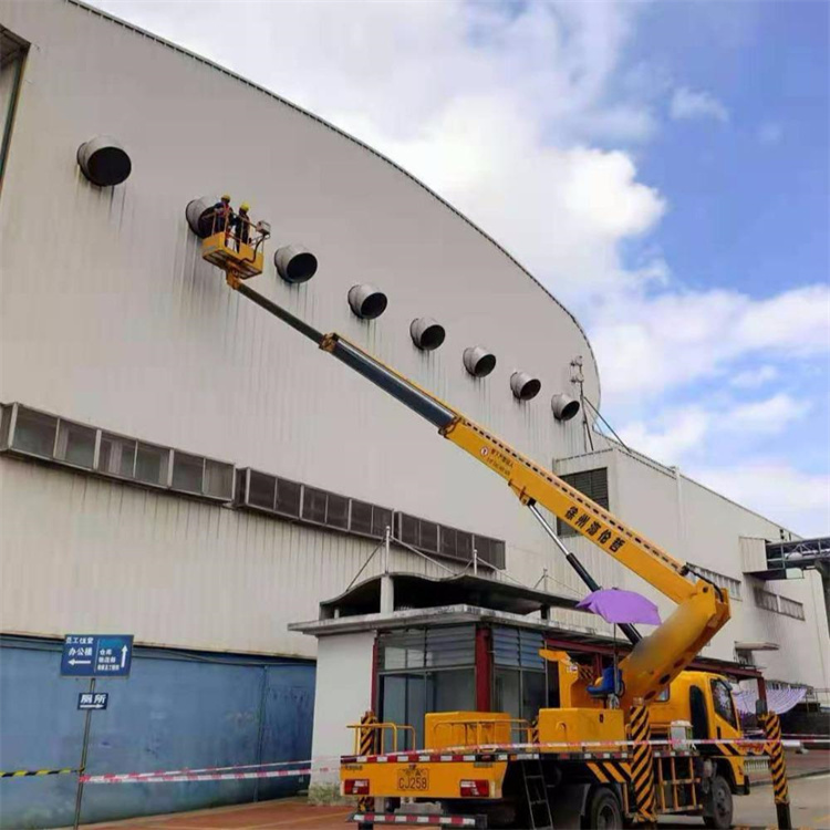 苏州吴江高空作业车出租服务：专业广告牌安装解决方案