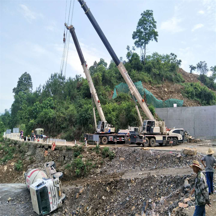 苏州吴江汽车掉沟里叫吊车救援要多少钱